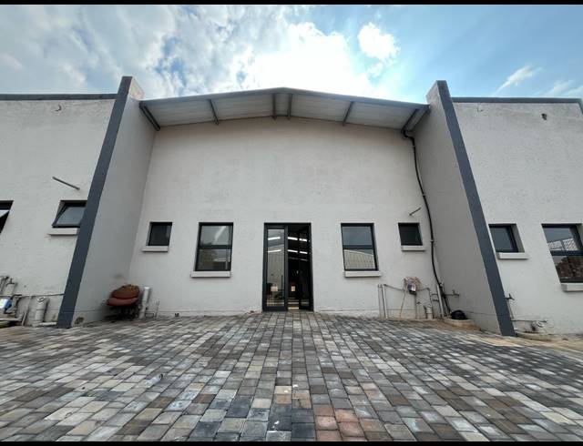 300M² WAREHOUSE TO LET IN HENNOPSPARK